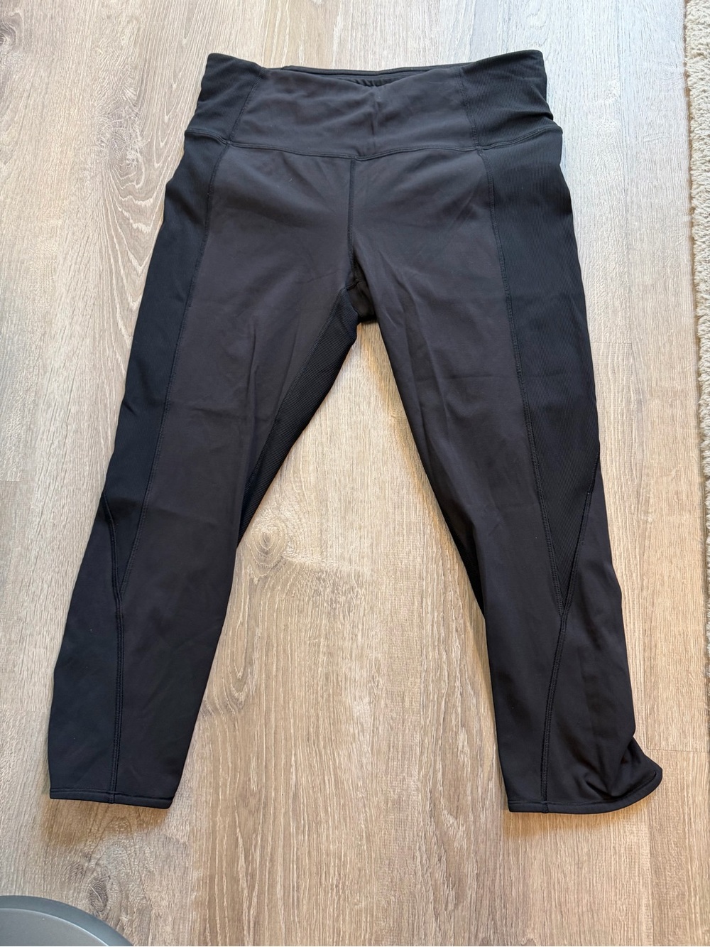 lululemon athletica Black High-Rise Cropped 23”Leggings w/ cinched bottoms